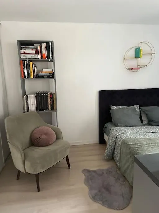 Cosy With Terrace Apartment *