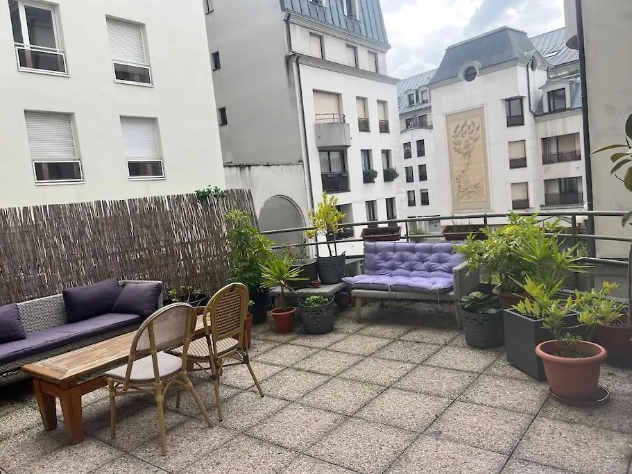 Cosy With Terrace Paris